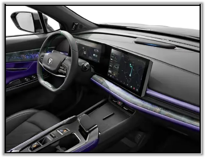 長(zhǎng)安UNI-T 12.3inch+12.8inch曲面高清雙聯(lián)屏